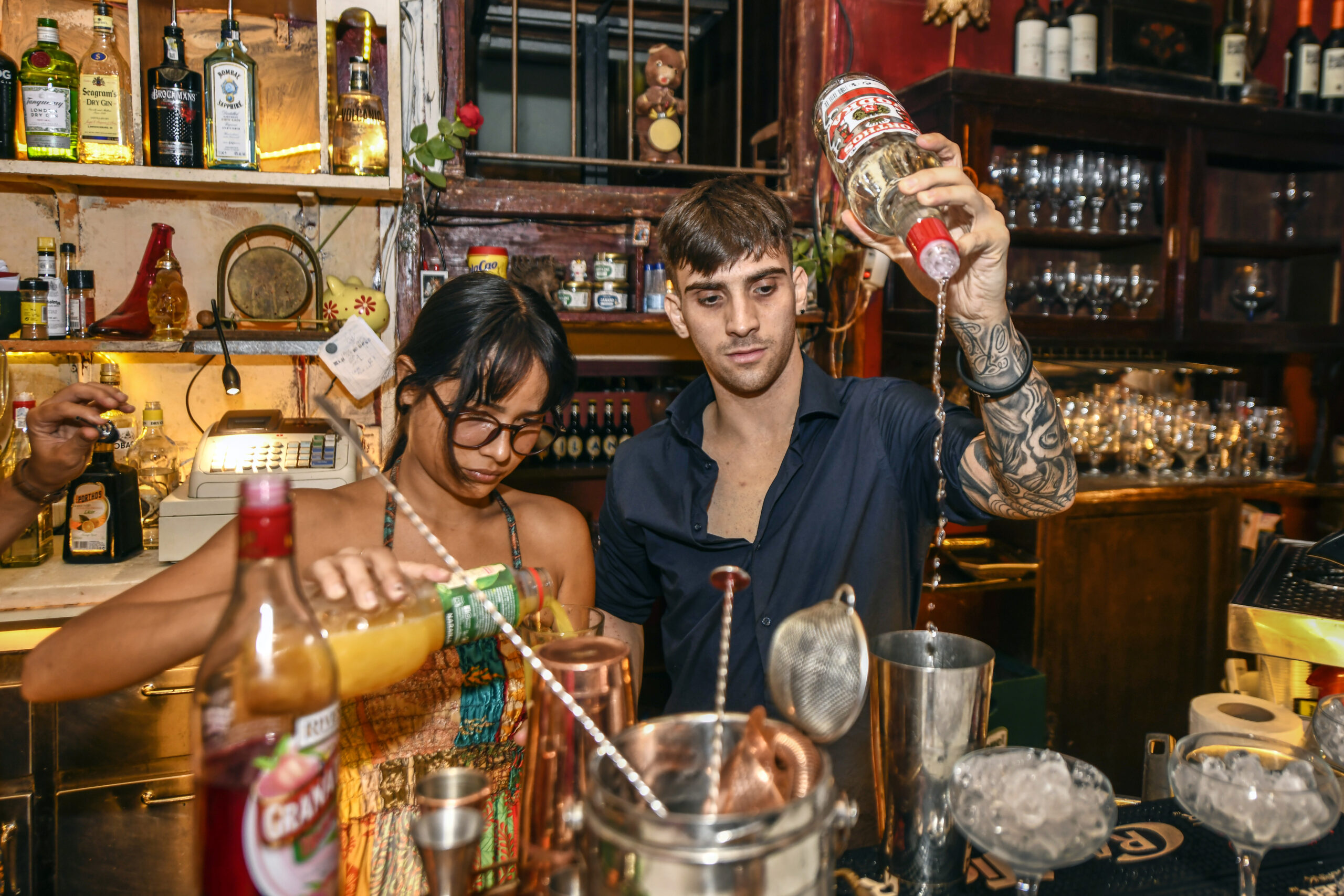 to Salon zur wilden Renate in Friedrichshain, Berlin! Original Berlin Tours