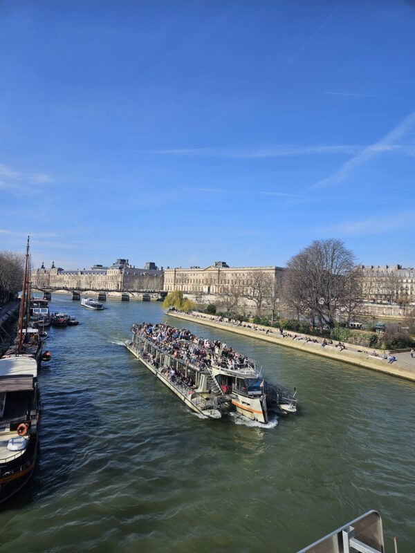 Paris: Hidden Gems of Ile de la Cité and Notre-Dame (Free Walking Tour)